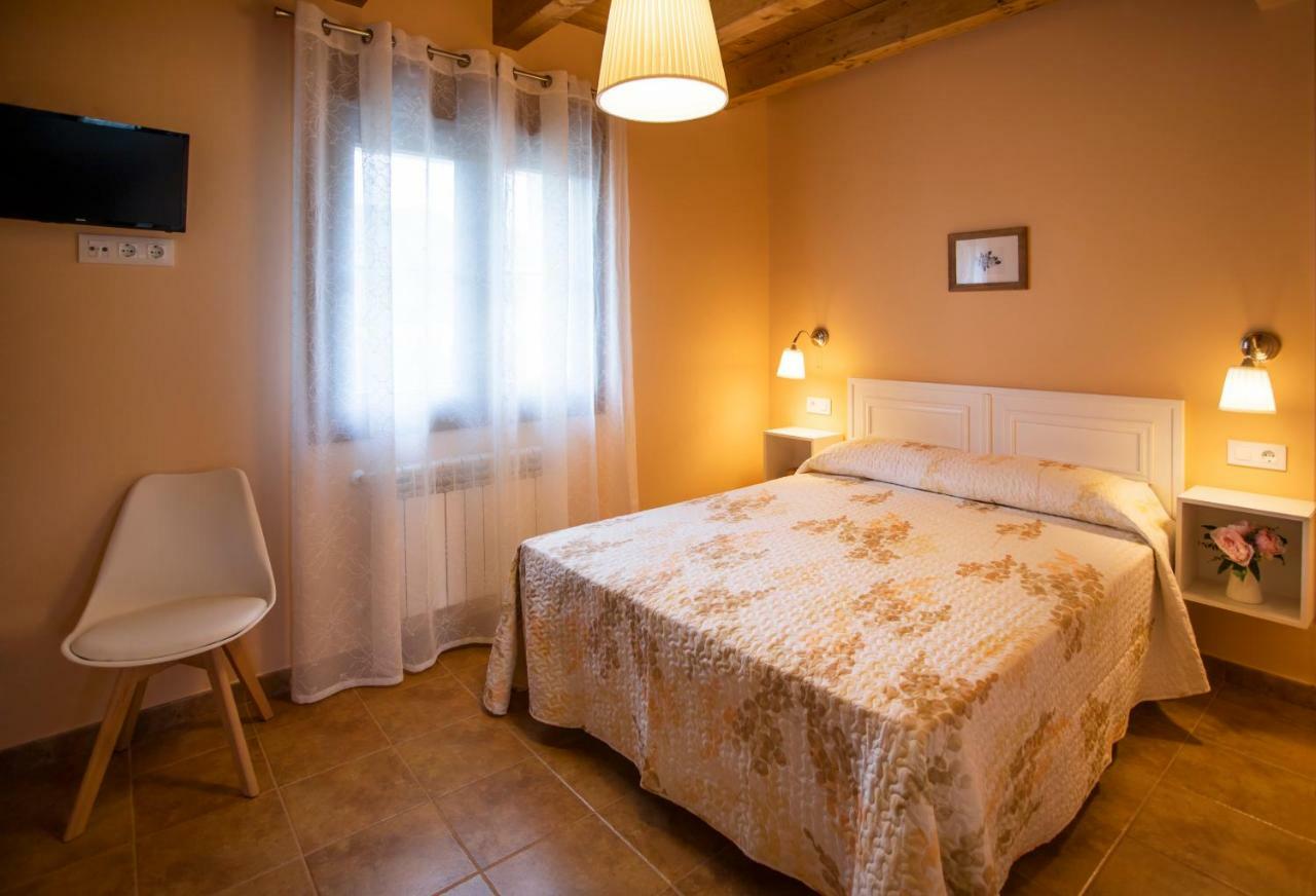 El Campo Mateo Apartamentos Onís 外观 照片